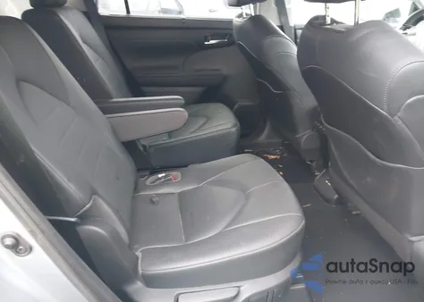 2020 Toyota Highlander Xle z USA, uszkodzony, nr VIN 5TDGZRBH7LS026866